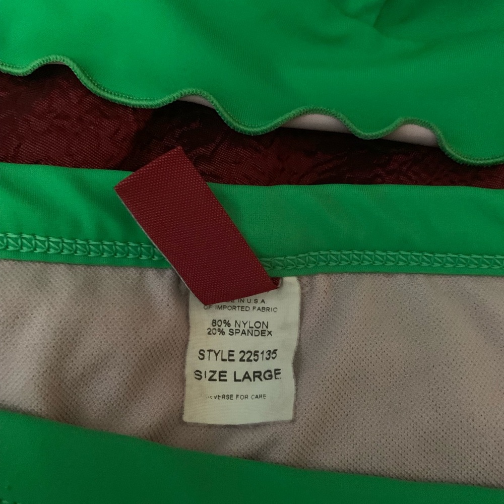 Guess - Picture 4 of 5